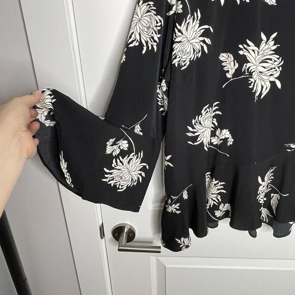 Neiman Marcus Blouse Women's 3X Black Floral Flutter Sleeve Asymmetric Flowy - Picture 3 of 10